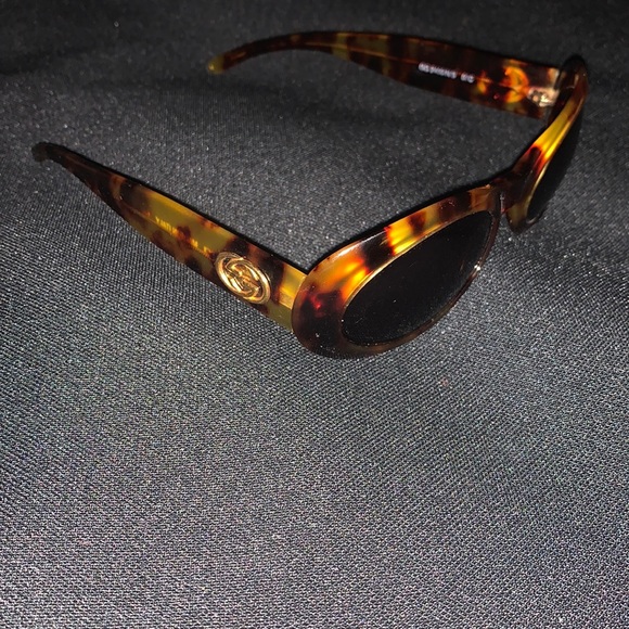 Gucci Vintage Oval Tortoise Sunglasses GG2400 - Picture 2 of 7